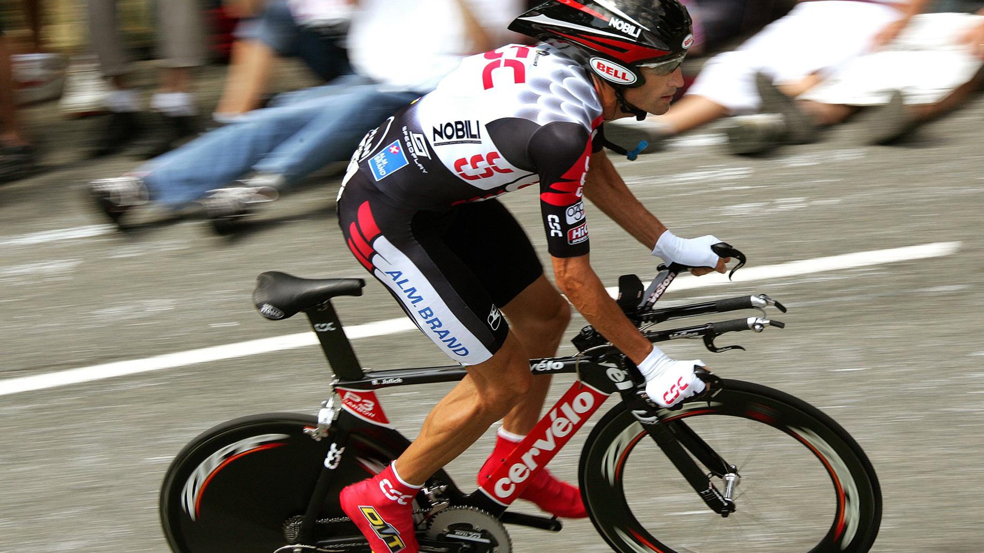 _极光徒步探险:在北极光下奔跑_,到北极看极光旅游团